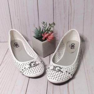 CBG Guess Perforated White Shoes / Flats 9M